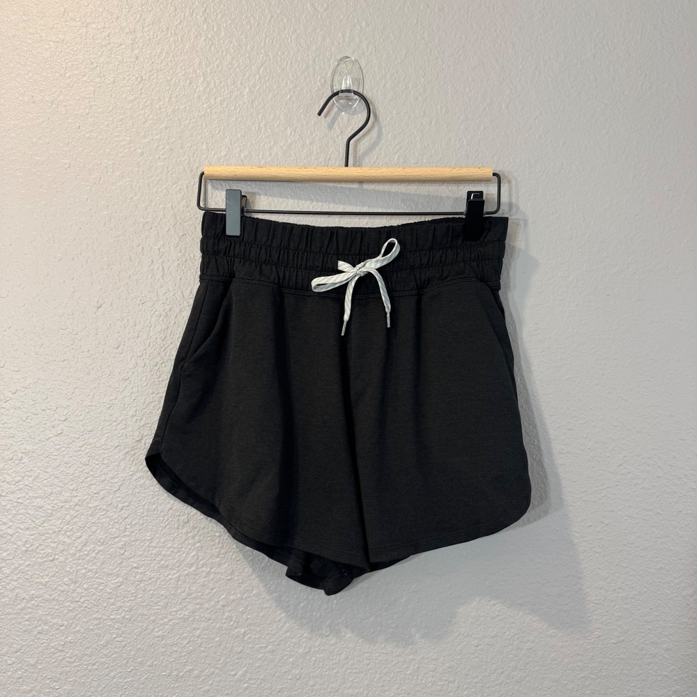 Vuori Women's Size S Black Halo Performance Drawstring Waist Shorts VW3062
